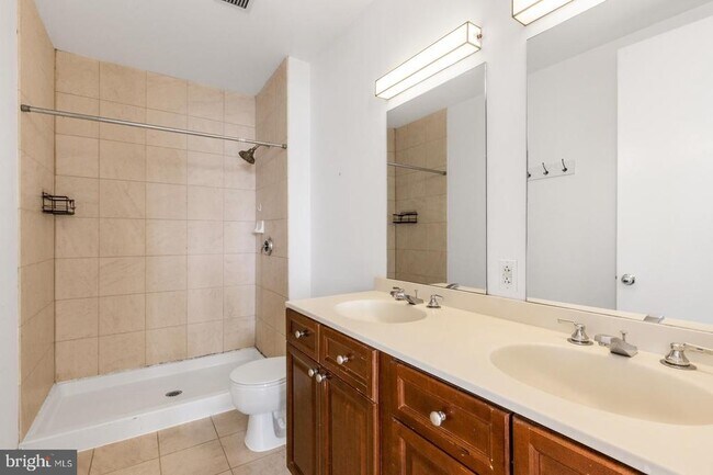 Building Photo - 1900 Hamilton St