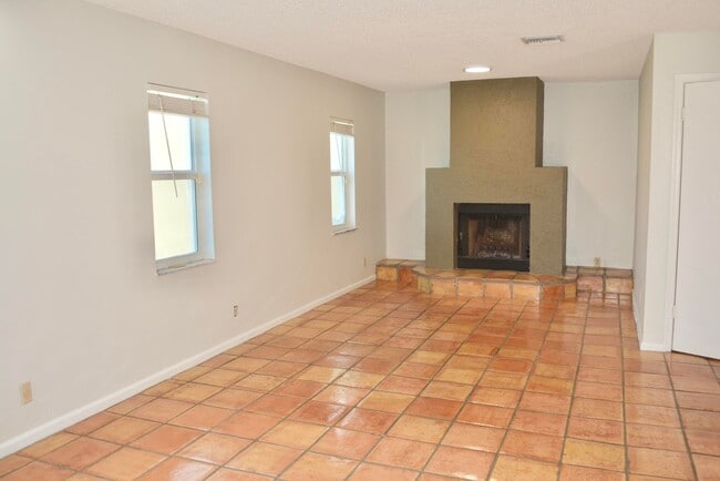 Building Photo - 11933 Waterwood Dr