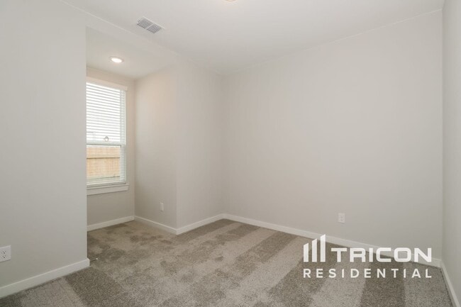 Building Photo - 525 Raglands Rd