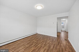 Building Photo - 362 Ripka St