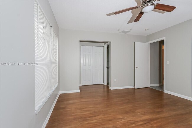 Building Photo - 9749 Sandalfoot Blvd