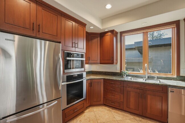Building Photo - Beautiful 3-Bedroom Home Above Miller’s Landing with River and Mountain Vistas