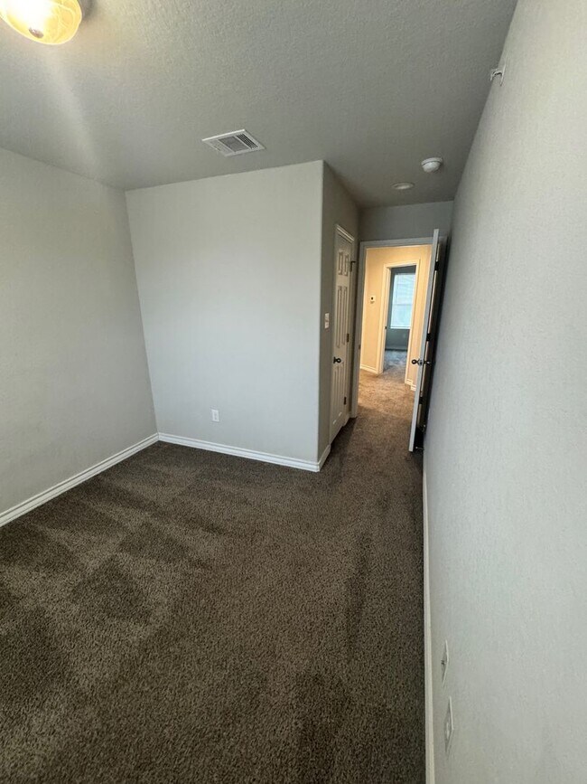 Building Photo - Coming Soon - Elegant 3BR 2.5 Bath Townhom...