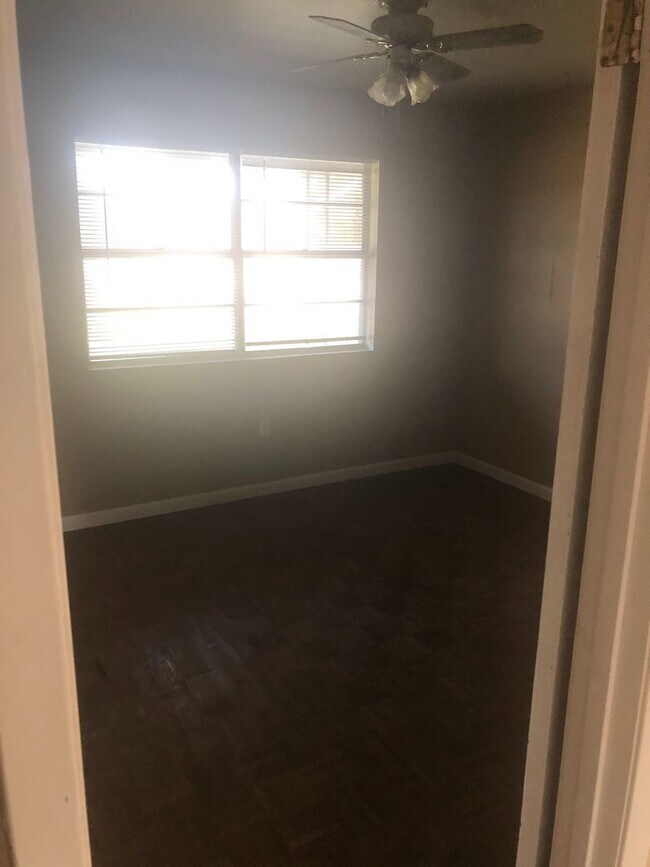 Building Photo - Nice Country living!