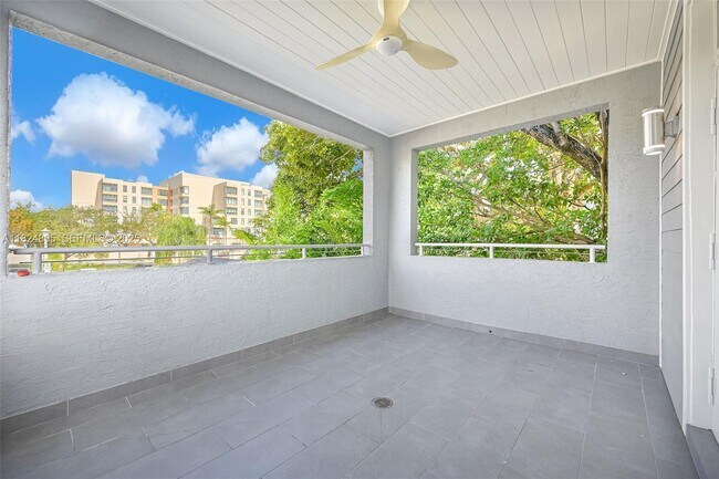 Building Photo - 150 NE 50th St