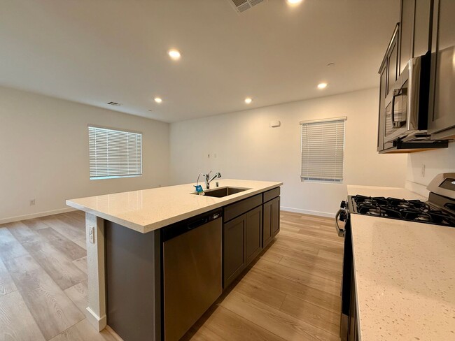 Building Photo - BRAND NEW 3 BED 2.5 BATH 2 CAR GARAGE SING...