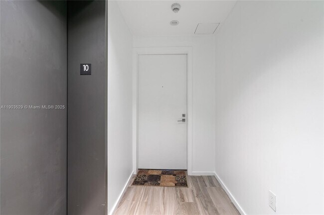 Building Photo - 801 S Miami Ave