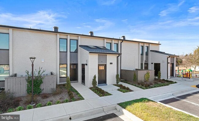 Primary Photo - 19520 Village Walk Dr