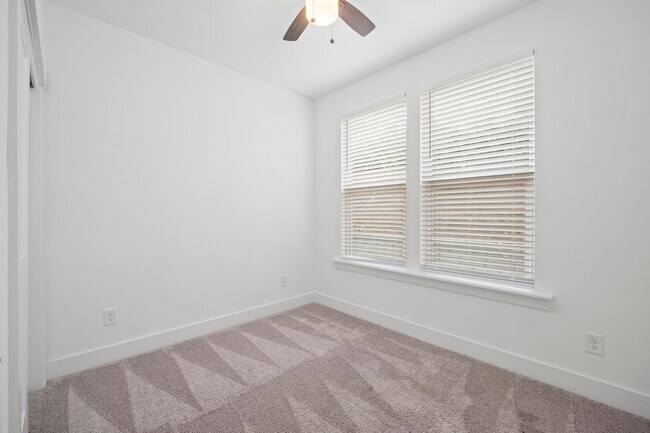Building Photo - Prime Briar Creek Location – 3BR Townhome ...
