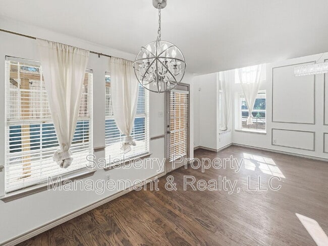 Building Photo - 3950 Seaside Ct