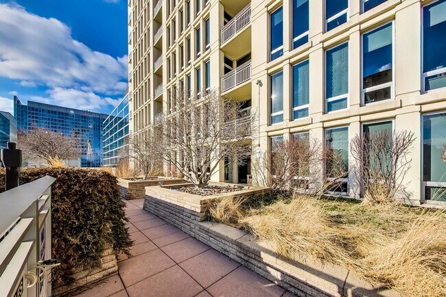 Building Photo - 1400 S Michigan Ave