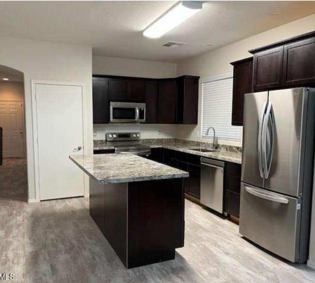 Building Photo - 44425 W Oster Dr