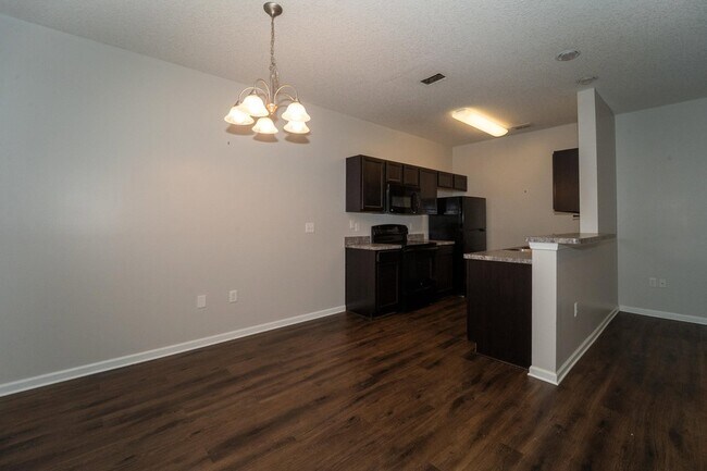 Building Photo - 211 Moultrie Village Ln