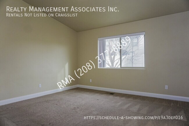 Building Photo - 4614 N Willowside Ave