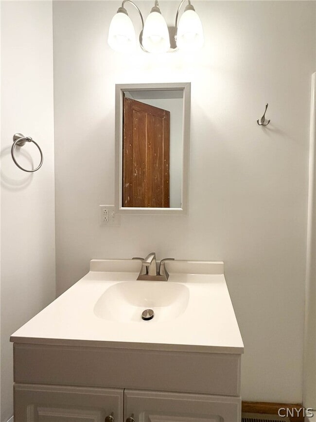 Building Photo - 1015 White Pl