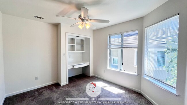 Building Photo - 303 Sutton Cir