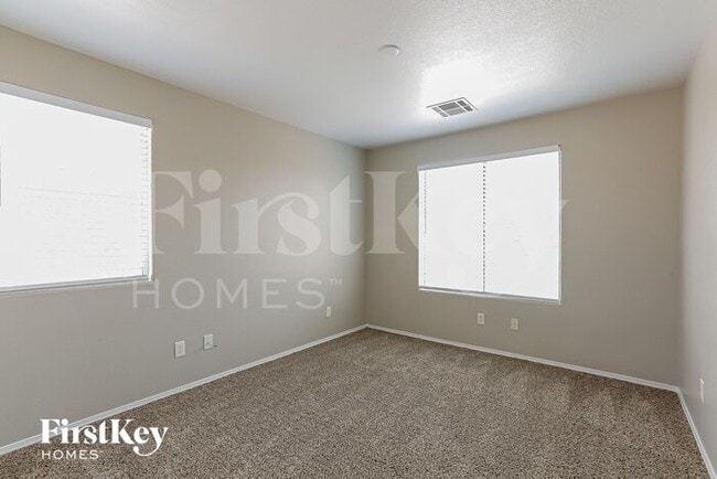 Building Photo - 4340 Laguna Garden Ave