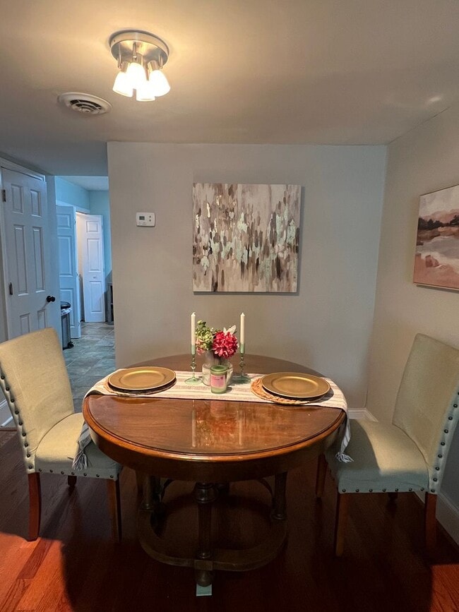 Building Photo - Townhome for Rent