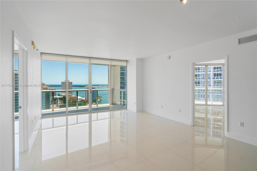 Building Photo - 475 Brickell Ave