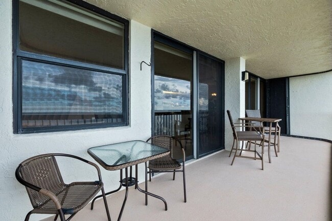 Building Photo - 3101 N Hwy A1A