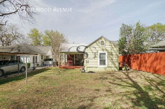 Building Photo - 420 W Lullwood Ave