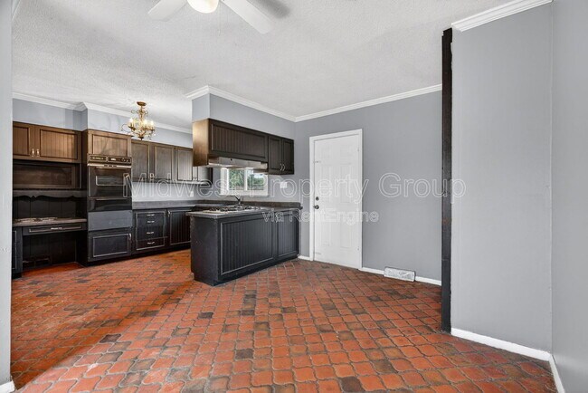 Building Photo - 153 Bascom Dr