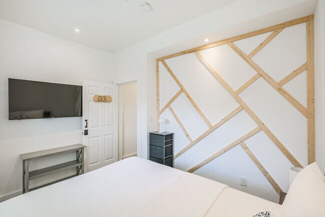 Building Photo - 3309 Webster St