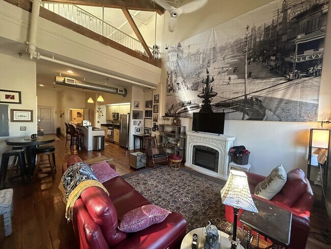 Building Photo - 246 N Court St