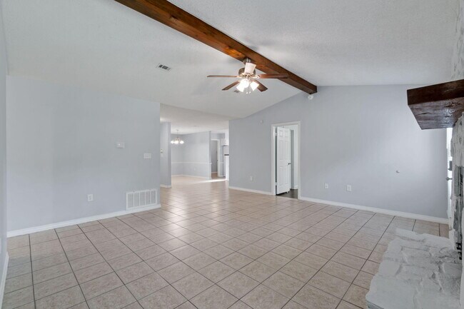 Building Photo - 502 Krest Dr