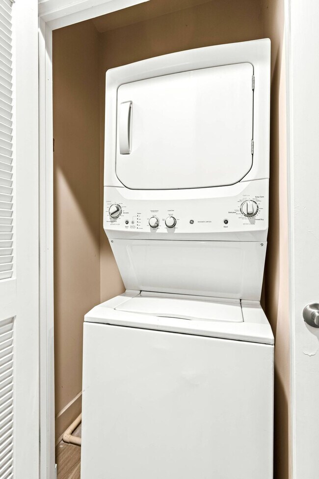 Building Photo - 455 14th St NW