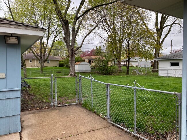 Building Photo - 8430 Goodview Ave S