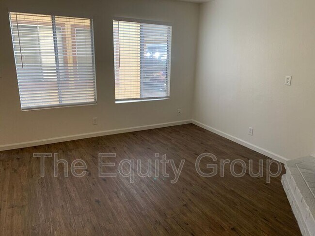 Building Photo - 3928 W Meadow Ave