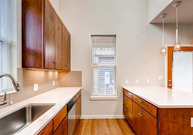 Building Photo - 1 bed 1.5 bath Stand Alone Townhome. Move-In Anytime Between March 15 - May 1st.