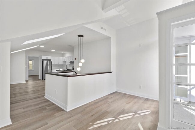 Building Photo - 972 State St