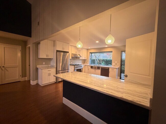 Building Photo - Gorgeous 3-Bedroom House in Gold River with pool