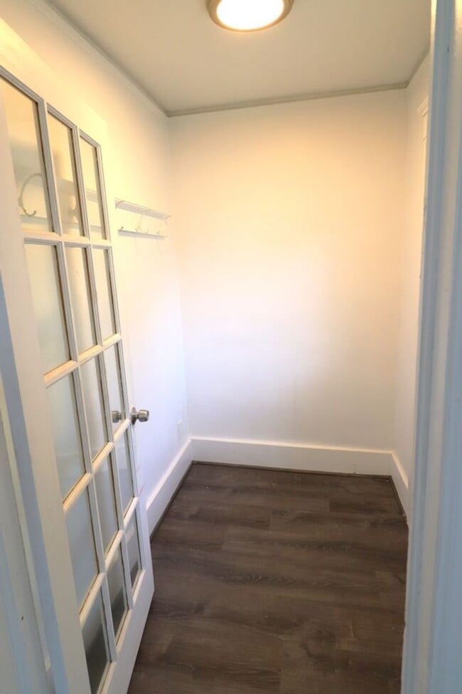 Building Photo - $1,300 - Newly 3 Bedroom 2 Bath