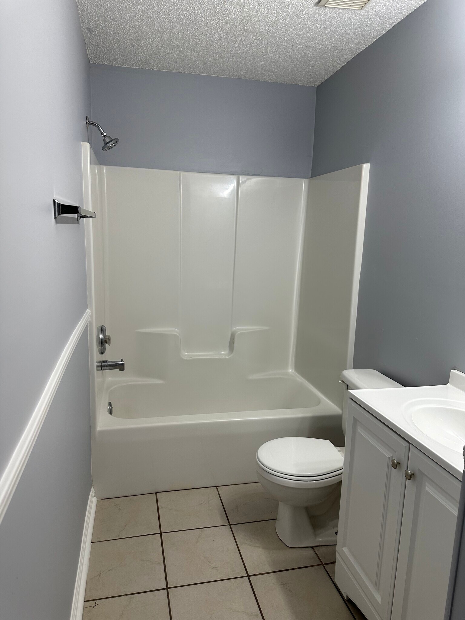 Building Photo - 510 Pine Knoll Dr