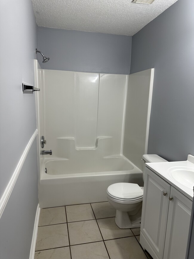 Building Photo - 510 Pine Knoll Dr