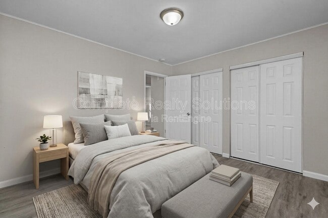 Building Photo - 10432 Royal Dr