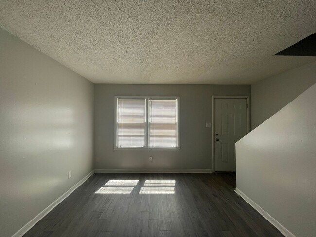 Building Photo - 131 Wall St