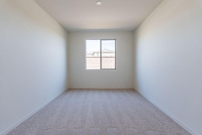 Building Photo - Luxury Living in McClellan Ranch: 4-Bedroo...