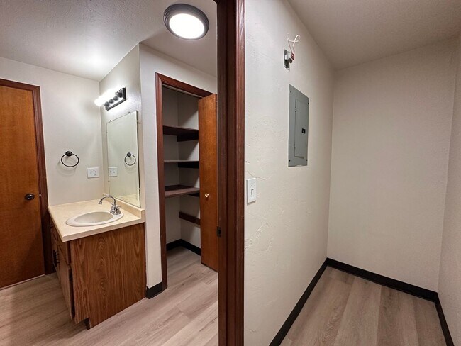 Building Photo - Recently Renovated 1 Bedroom 1 Bath Lower Apartment W/Garage!