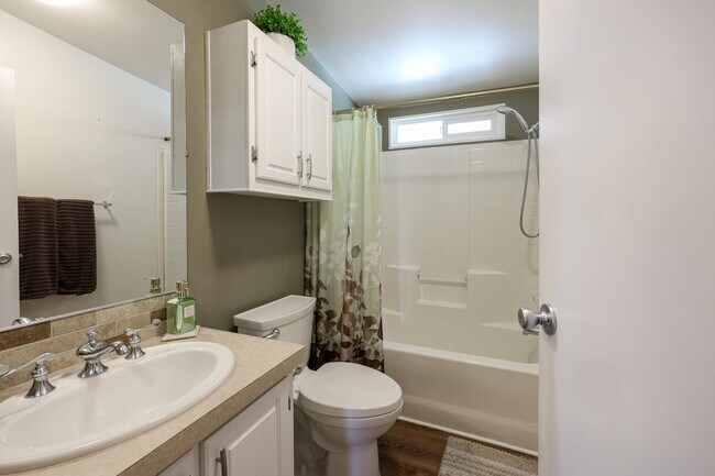 Building Photo - 500 Rancheros Dr
