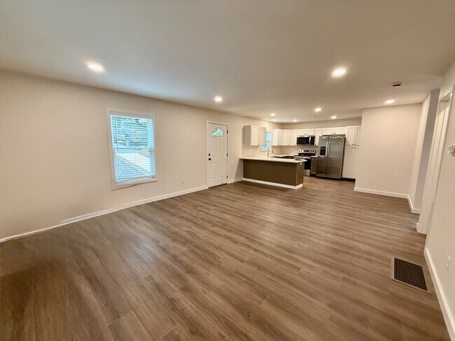 Building Photo - 137 Luke Martin Ln