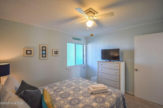 Building Photo - 301 Commerce Way