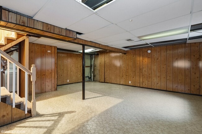 Building Photo - 605 Hughes Pl