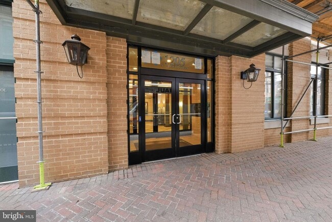 Building Photo - 1205 N Garfield St