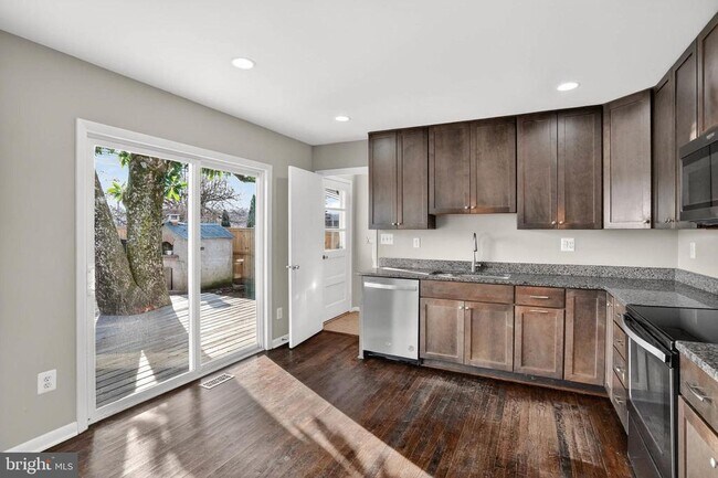 Building Photo - 927 Juliet Ln