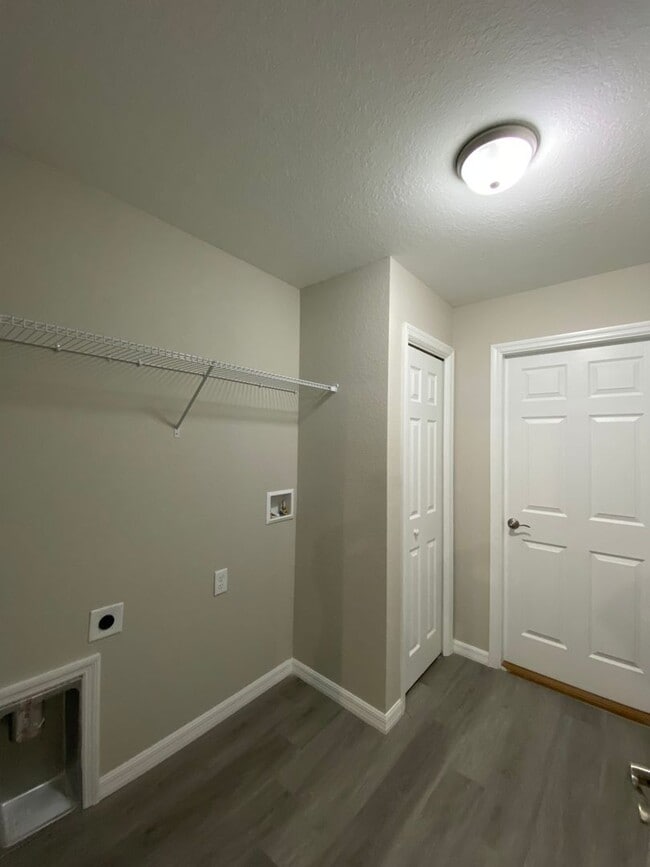 Building Photo - Custom Home - Desirable SW Ocala Neighborhood 3/2/2 **Won't Last**