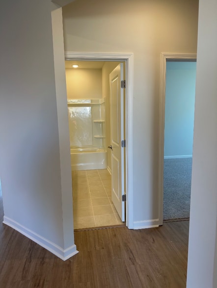 Building Photo - 3717 Clementine Ln